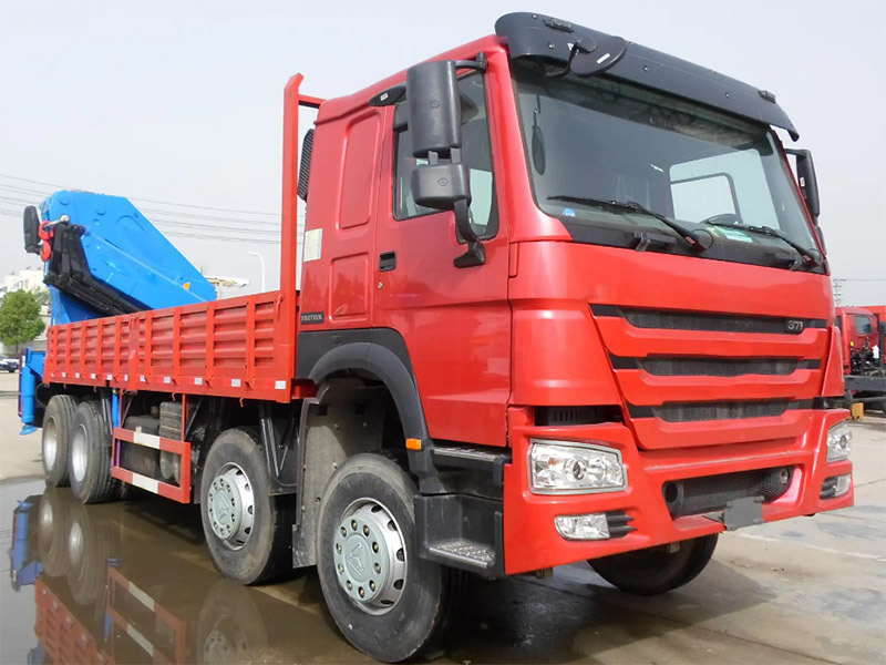 大型隨車起重機(jī)