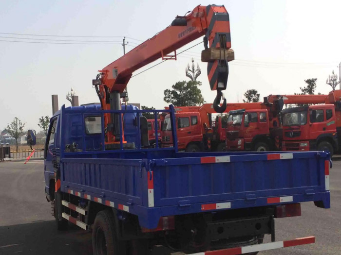 隨車起重機(jī)